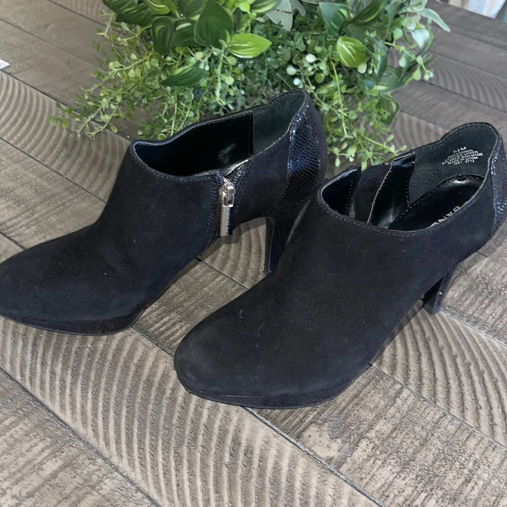 Black ankle boots size 5 1/2